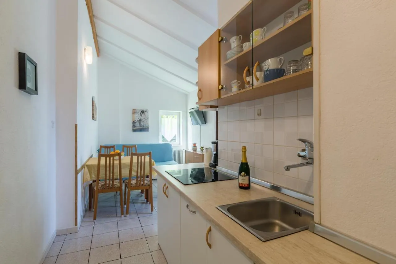 Apartment Karigador 2534B Hırvatistan